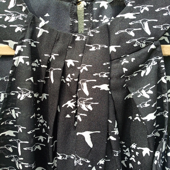 The Limited Black & White Blouse in Extra Small - Picture 5 of 5